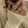 Diseño de nicho anillo de metal irregular con letra femenina Corea del Sur retro personalidad temperamento versátil moda Anillo abierto