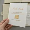 Invitación de boda de terciopelo blanco roto con insignia de estampado dorado, invitación de rosa en relieve, tarjeta de respuesta QR, invitación de boda