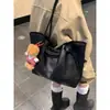 Bolsa de Ombro Feminina de Inverno Nova Estilo Retrô High-End Grande Capacidade em Couro PU Bolsa de Mão Fashion