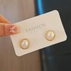 Brincos de Pérola de Círculo High-End Simples e Versátil para Mulheres Brincos de Design de Moda de Nicho Japonês e Coreano de Luxo Leve e Brincos