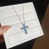 ¡Lago Luz Isla Estrella! Collar de Cruz con Circonita Azul, Lujo Ligero y Sensación de Alta Gama, Cadena para Clavícula, Accesorio de Moda de Nicho para Mujeres