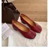 Zapatos de tacón grueso de corte bajo estilo mismo que el pie de cerdo de Mamá Uva para mujer, bailarinas de moda de corte bajo y tacón grueso, zapatos planos de corte bajo plisados y con punta dividida para mujer