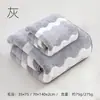 Toalha Xiangfeng de Veludo Coral para Rosto, Absorvente, Cor Gradiente Ondulada, Uso Doméstico para Adultos, Macia, Venda por Atacado