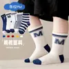 [Nuevo Producto] Calcetines para Niñas Calcetines de Otoño e Invierno para Niñas Calcetines de Media Pantorrilla Dibujos Animados Letras Versátiles Calcetines Arcoíris para Estudiantes Niñas