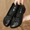 Mocasines de Piel Suave para Mujer Zapatos Planos Tipo Frijol 2026 Otoño Nuevo Cómodos Suela de Goma Suela Suave Boca Poco Profunda para Adultos Mayores Zapatos para Mamá