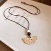 Colar de Corda de Cera com Contas de Madeira e Flor de Resina Estilo Étnico Vintage Corrente para Suéter com Design Único e um Toque de Sofisticação