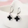 Arete de trébol de cuatro hojas aretes de aro rojo de moda explosiones en vivo punto de venta temperamento fuente fabricantes Amazon aretes de trébol de cuatro hojas