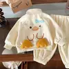 Traje Deportivo de Dos Piezas para Niños y Niñas de Primavera y Otoño, con Diseño de Pato de Dibujos Animados Tridimensional, Cuello Alto, Cierre de Cremallera, Sudadera y Pantalones