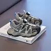 Sandálias Fechadas para Meninos 2026 Verão Nova Moda Versátil Calçados Casuais para Crianças Maiores com Fivela Rotativa