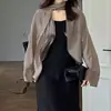 Juneee He Feng Xu Jaqueta Leve Bonita para Mulheres Design de Início de Outono Cardigã de Tencel Xale Solto