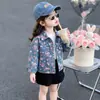 Chaqueta de mezclilla con estampado floral para niñas de comercio exterior, nuevo abrigo estilo coreano para otoño 2026, ropa infantil de moda