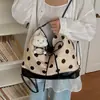 Bolsa de lunares con lazo súper popular del verano para mujer, nueva bolsa versátil para el hombro o debajo del brazo 2026, bolsa casual de doble hombro para el día a día
