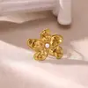 Anillo de Acero de Titanio de Lujo Accesible Estilo Ins Retro Transfronterizo Anillo de Flor Geométrica con Incrustaciones de Perla y Concha Moda No se Desvanece