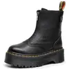Botas femininas de couro legítimo de cano médio com sola grossa, apresentando padrão lichia, zíper frontal e design estilo britânico, com sola plataforma e estilo slip-on