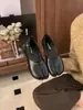 Sapatos femininos retrô franceses de nicho com bico dividido estampa de leopardo 2026 novo estilo sapatos de avó plissados rasos mocassins casco de porco