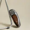 Sapatos femininos retrô estilo francês, nova coleção outono 2026, estilo delicado, bico quadrado, sola macia, sapatos pequenos de couro de corte baixo, sapatos baixos de vovó