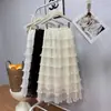 Falda de pastel multicapa suelta de cintura alta en línea A para mujer para primavera y verano con malla calada y bordes con volantes