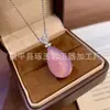 Novo Pingente de Calcedônia de Gelo Natural de Alta Qualidade Estilo Chinês com Inlays de Jade, Ágata, Gota d'Água, Fortuna, Longevidade e Prosperidade Colar na Cor Esmeralda