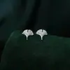 Pendientes de Metal con Forma de Hoja de Ginkgo Moda Transfronteriza Europea y Americana Comercio Exterior Nuevo Estilo Lujo Ligero Pendientes de Botón para Mujer Joyería Versátil de Verano Venta al por Mayor
