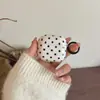 Funda Protectora Blanca Simple con Puntos Negros para AirPods 4ª Generación Adecuada para Auriculares Bluetooth Apple Airpodspro3/2