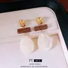 Brincos Redondos de Resina de Madeira Agulha de Prata Luxo Leve High-End Modernos Brincos Retrô Design de Nicho Sentido de Design Joia de Orelha Personalizada