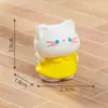 Figura de Gatinho Fofo de Primavera com Flores para Paisagens em Miniatura, Acessório Pendurado para Decoração de Jardim DIY, Pequeno Ornamento