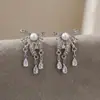 Aretes de Perla Aguja de Plata con Diamantes, Aretes de Borla de Cristal Super Brillantes, Aretes de Moda Nicho Retro Francés, Aretes