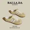 Nuevos Zapatillas Casuales de Malla Transpirable Versátiles para Mujer Verano 2026 Bloqueo de Color de Atar al Frente Populares Slip-On Perezosos