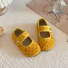 Sapatos Infantis de Couro com Bolinhas Estilo Floresta 2026 Nova Coleção Primavera e Outono Versão Coreana Sapatos Baixos de Princesa para Meninas com Solas Macias