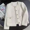Jaqueta Tweed Feminina Estilo Coreano Off-White Curta Francesa Elegante Nova para Primavera e Outono 2025