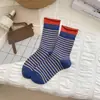 Calcetines de moda nuevos para otoño e invierno, diseño de bloques de color a rayas de canalé doble, transpirables, estilo preppy, longitud a media pantorrilla, venta al por mayor desde Zhuji