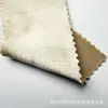 Tejido de satén elástico, grueso y brillante con una caída suave, que presenta un efecto reluciente de seda artificial, adecuado para disfraces de baile y ropa formal.