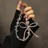 Alça de Celular de Morango Fashion e Fresca com Laço e Cristais Contas Pulso Curto Corrente de Mão