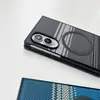 Adequado para Samsung Z Fold8 capa de celular magnética com sensação de pele arco-íris, zflip8 padrão de fibra de carbono capa protetora anti-queda Zf7