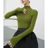 Suéter de cuello alto medio para otoño e invierno, nueva camiseta básica de punto de color liso, top ajustado de rayas verticales para mujer