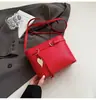 Bolso de Hombro Individual Nuevo de Moda Elegante con Personalidad para Mujer Primavera 2025, Textura de Moda Diseño de Nicho, Bolso Cruzado Pequeño a la Moda