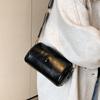 2023 chegada nova moda primavera all-match wide band bolsa de ombro saco de cilindro retrô bolsa pequena nicho moda bolsa feminina
