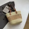 Elegante bolso de paja de gran capacidad, nuevo bolso tejido de verano 2026, bolso de hombro y para el antebrazo, moderno bolso de mujer a rayas