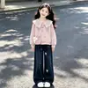 Conjunto de Duas Peças para Meninas Primavera e Outono Estilo Dopamina Doce Coreano Moletom de Manga Longa Jeans com Desenho Hello Kitty