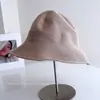 Chapéu Bucket Fashion de Alta Qualidade em Mistura de Tencel e Seda para Mulheres, Versátil de Verão, Respirável, Proteção Solar, Chapéu de Tricô