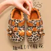Pantuflas de Algodón para Niñas de Invierno Cálidas con Felpa Extra Impermeables Antideslizantes para el Hogar Estampado de Leopardo Padre-Hijo Niños Pequeños Bebé Talón Cerrado Zapatos de Algodón