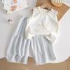Versión Coreana 2025 Traje Nuevo para Niñas sin Mangas con Estampado de Dibujos Animados Rayas Coloridas Encaje Piernas Anchas