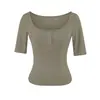 Ropa de mujer transfronteriza al por mayor 2026 verano nuevo estilo sexy con botones cuello redondo bajo manga media ajustada elástica camiseta
