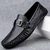 Mocasines de Lujo Ligero para Hombre Piel Genuina 2026 Nuevo Estilo Slip-ons Marca de Tendencia Casual Británico Estampados Mocasines de Un Paso