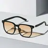 Gafas de sol retro punk europeas y americanas con tachuelas, nuevo estilo callejero de moda hip-hop moda transfronteriza gafas de sol con protección UV