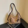 Bolsas de mano de lujo ligero estilo coreano al por mayor para mujer, nuevos bolsos de hombro elegantes de lunares para otoño 2026, mochilas versátiles