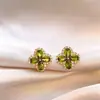 Brincos de flor stud verde oliva com diamantes inteiros estilo francês para mulheres, design requintado e de luxo leve, brincos personalizados únicos e de alta qualidade