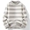 (em stock) Novo Suéter de Malha Fashion com Veludo de Imitação de Visão Cruzada 25 Outono e Inverno Camada de Base Tricotada Masculina