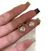Lujo ligero, sensación de alta gama, irregulares, aretes de circonita cúbica súper brillantes, diseño simple, versátiles, aretes para el uso diario