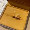 Tienda de Oro Puzuo Mismo Estilo Oro Arena Flor de Diamante y Mariposa Anillo Moda para Mujer Anillo de Dedo de Lujo Ligero Gama Alta para Novia